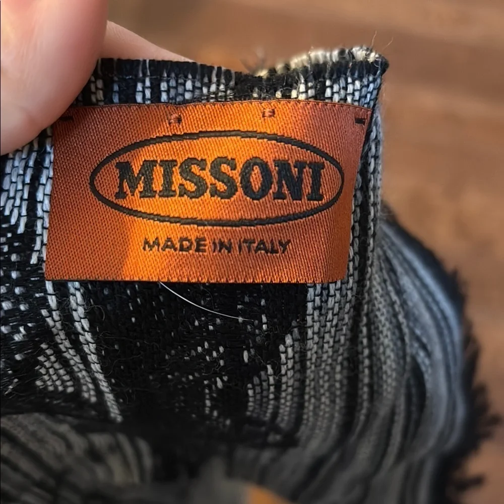 Missoni Black and White womens Scarf